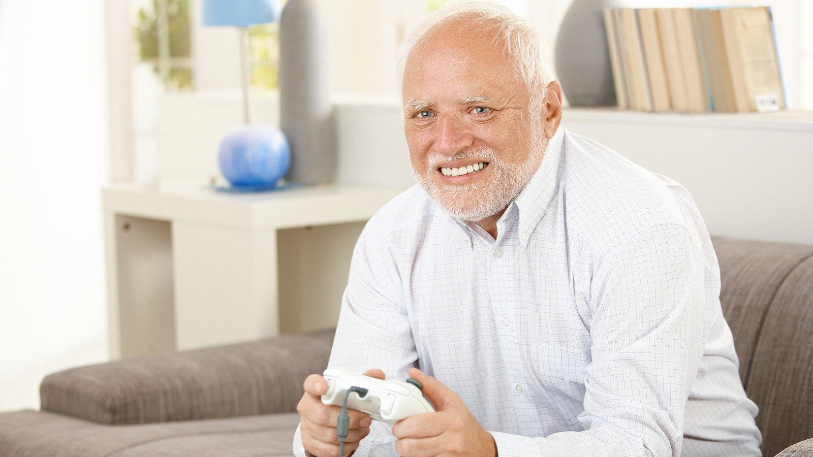 Грустный дед улыбается. Дед гарольд. Гарольд скрывающий. Дед гарольд мем. Дед гарольд мем.