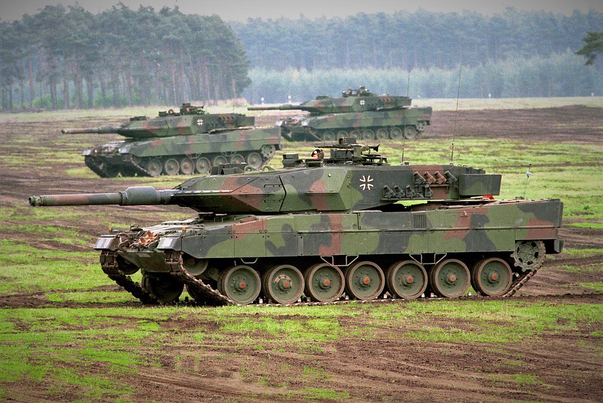 Источник: Википедия / на фото изображен танк Leopard 2