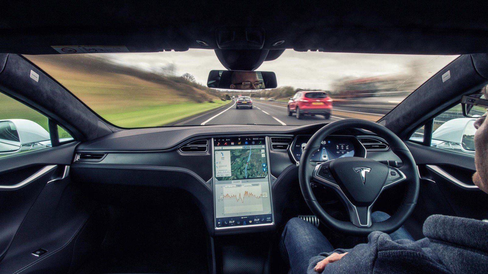 Восстание машин уже скоро Беспилотная Tesla напала на полицейских