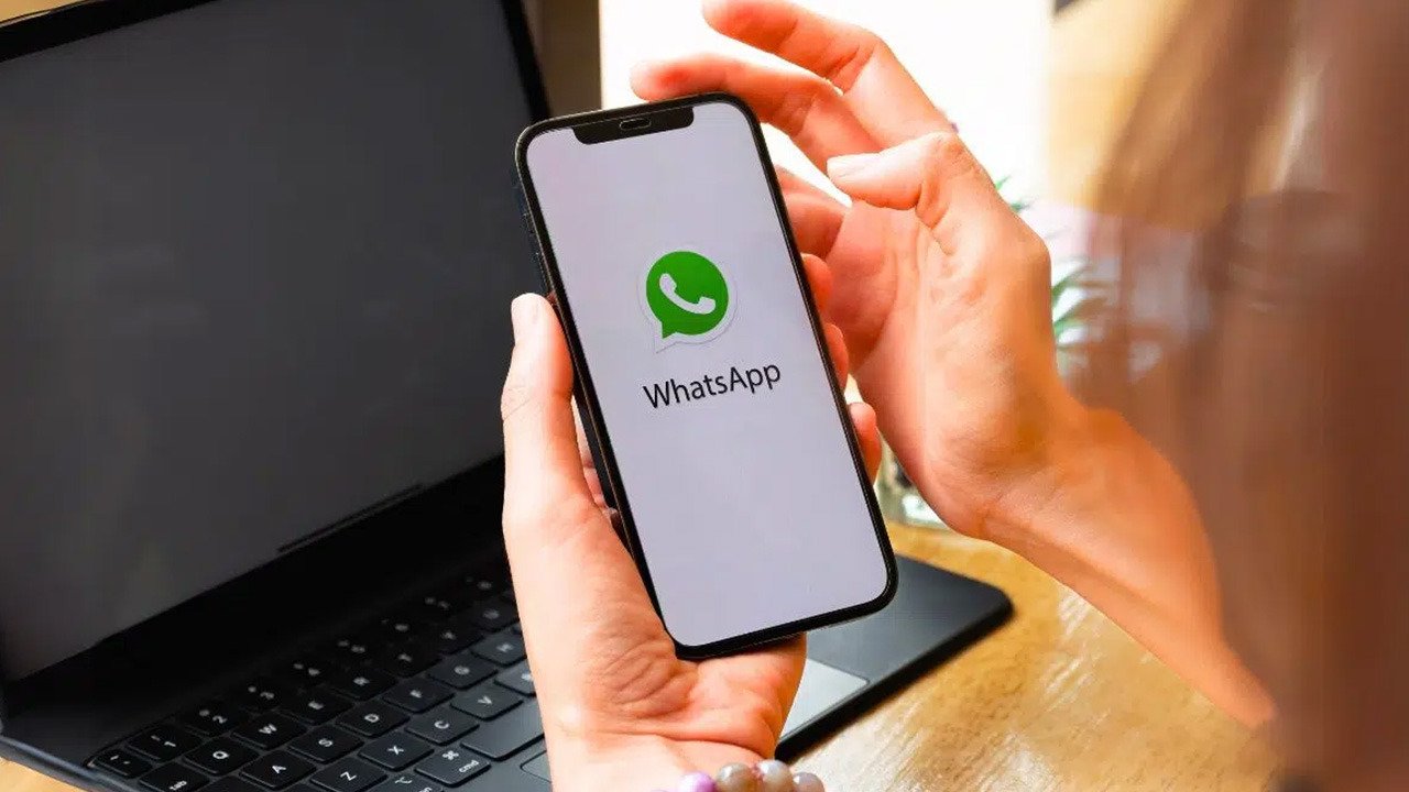 Как добавить контакт в WhatsApp