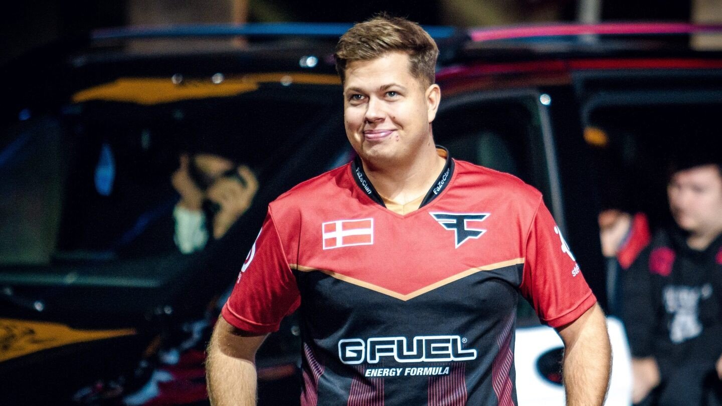 Прогноз на матч SAW против FaZe Clan на IEM Cologne 2024