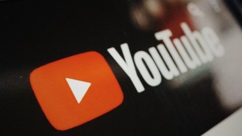 YouTube научился переводить видео на разные языки автоматически