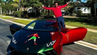 IShowSpeed купил свою первую машину это Lamborghini с Роналду на капоте
