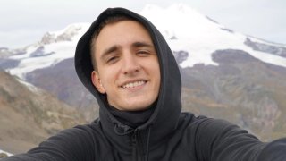 Литвин заплатит 3 млн рублей парню который поднял его энергетик на Эверест