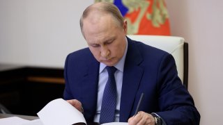 Пиратских сайтов больше не будет в России Путин подписал закон