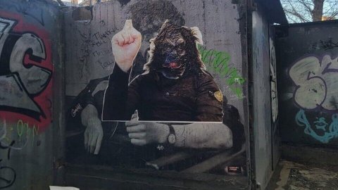 Фанаты Паши Техника опять испортили мурал с Цоем  на этот раз в Питере