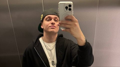 Сердце Бустера занято Стример снова сделал намек на отношения