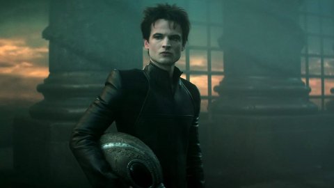 На Netflix вышла первая часть второго сезона Песочного человека